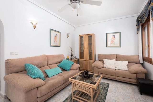 Chalet de 4 habitaciones en Ciudad Quesada, Rojales en venta con piscina garaje - 465.000 € (Ref: 9295874)