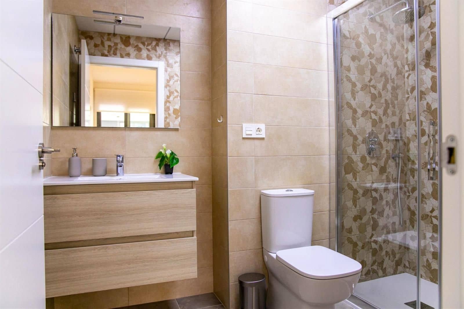 Piso de 2 habitaciones en Torrevieja en venta con piscina garaje - 269.990 € (Ref: 9306731)