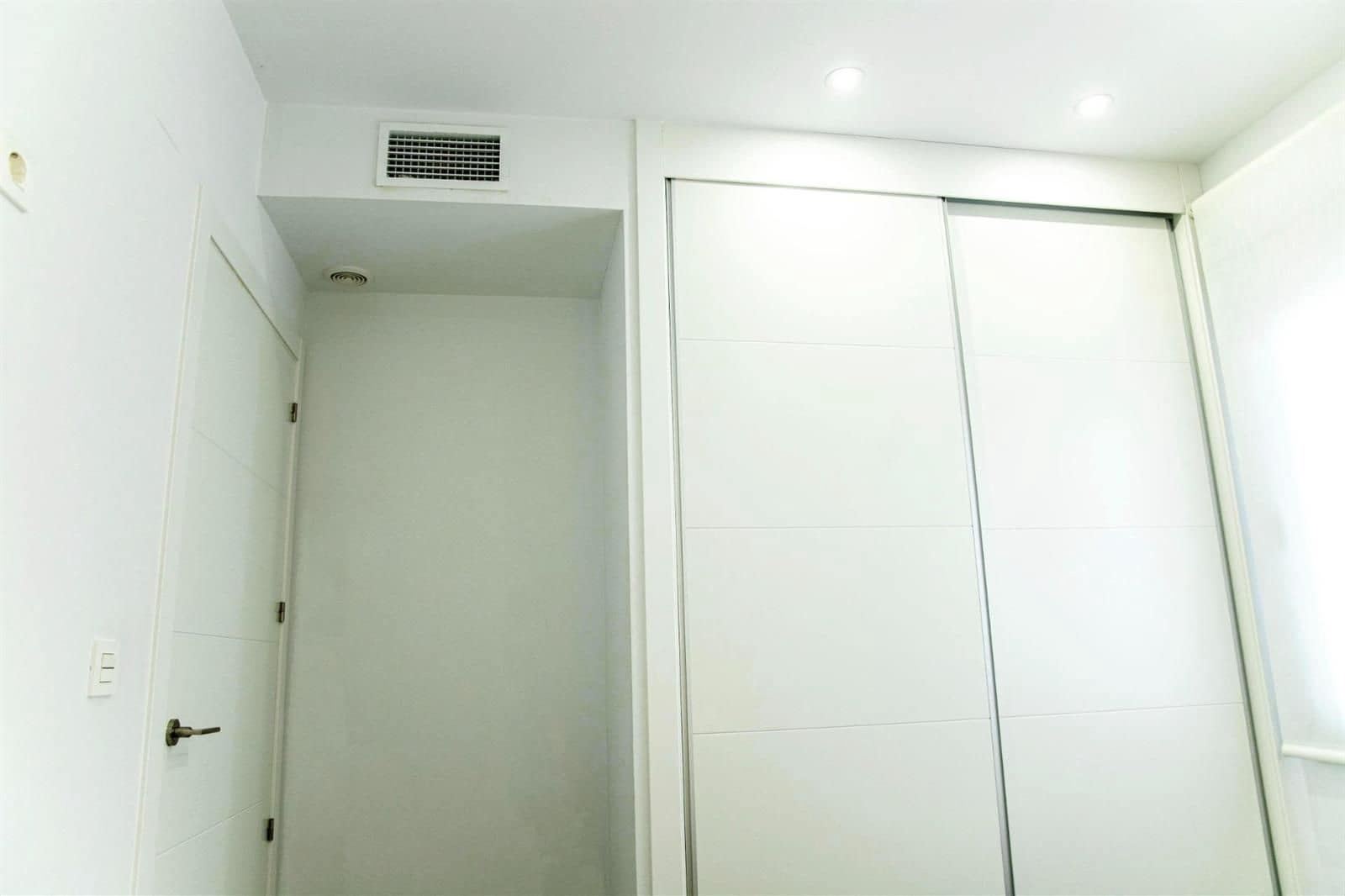 Piso de 2 habitaciones en Torrevieja en venta con piscina garaje - 269.990 € (Ref: 9306731)