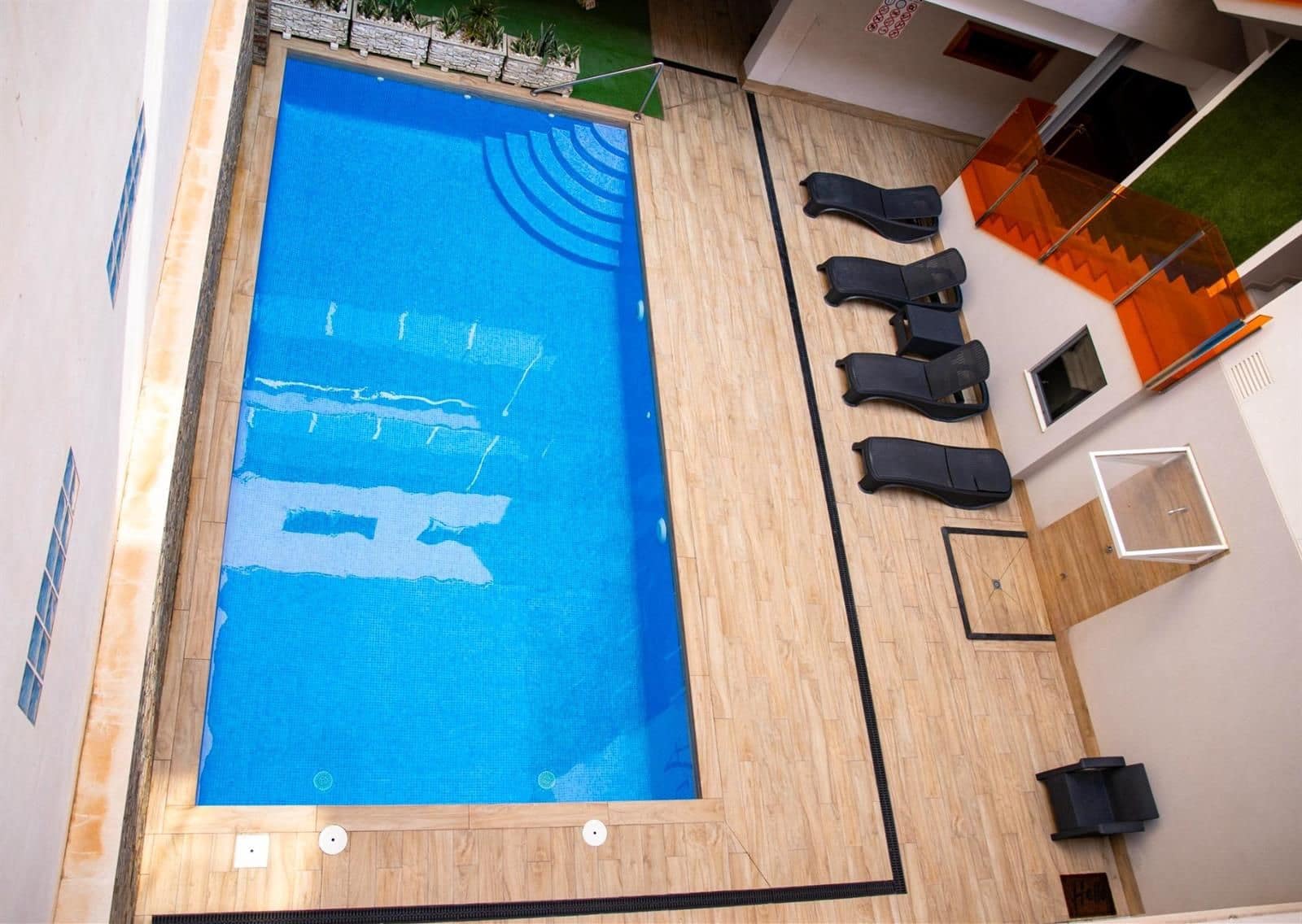 Piso de 2 habitaciones en Torrevieja en venta con piscina garaje - 269.990 € (Ref: 9306731)