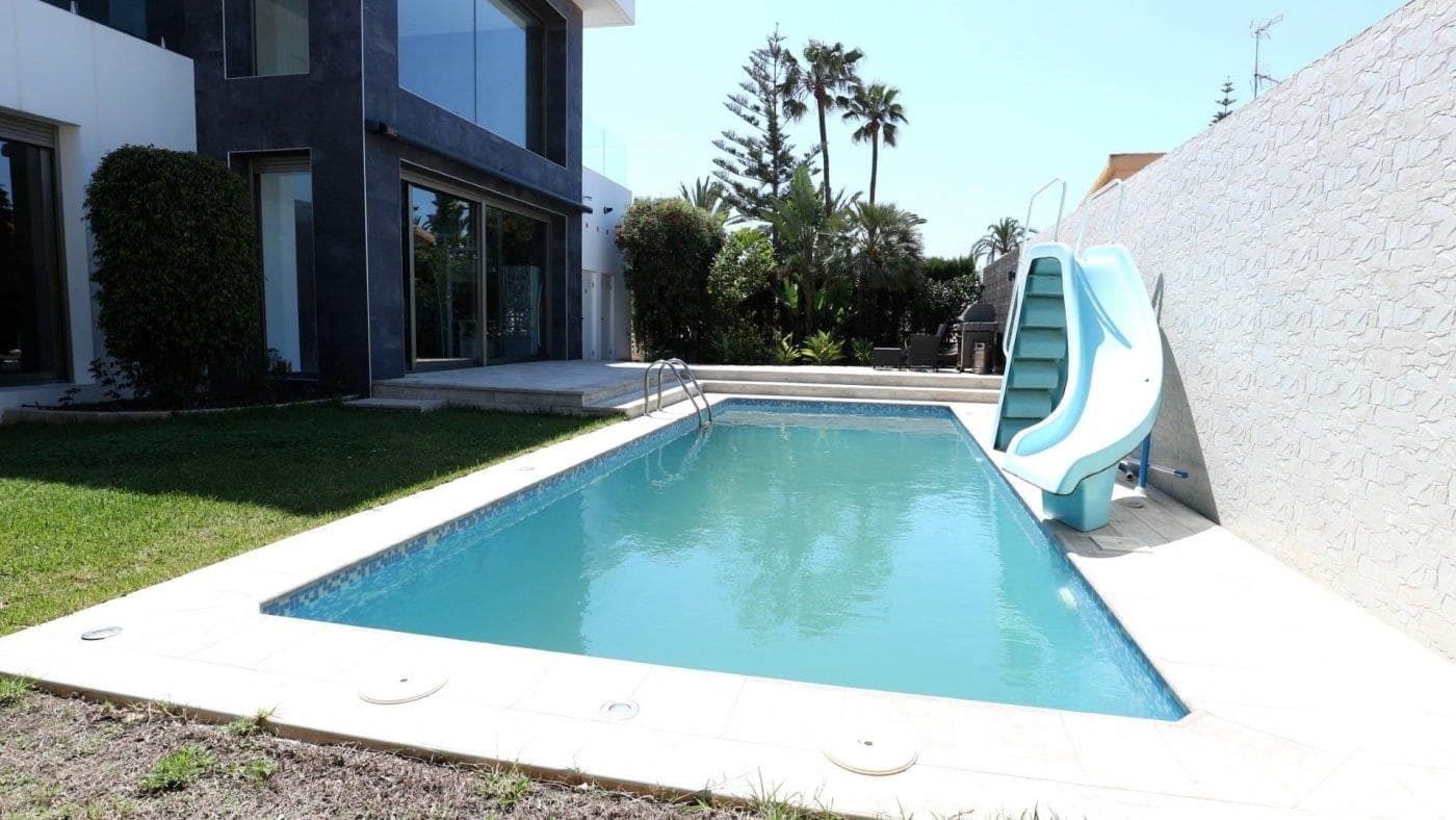 3 soveværelse Villa til salg i Torrevieja med swimmingpool garage - € 679.000 (Ref: 9306926)