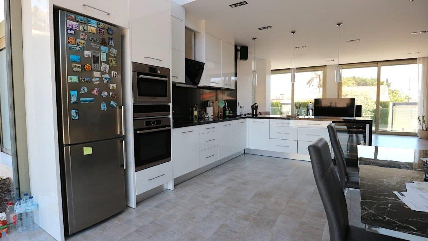 3 soveværelse Villa til salg i Torrevieja med swimmingpool garage - € 679.000 (Ref: 9306926)