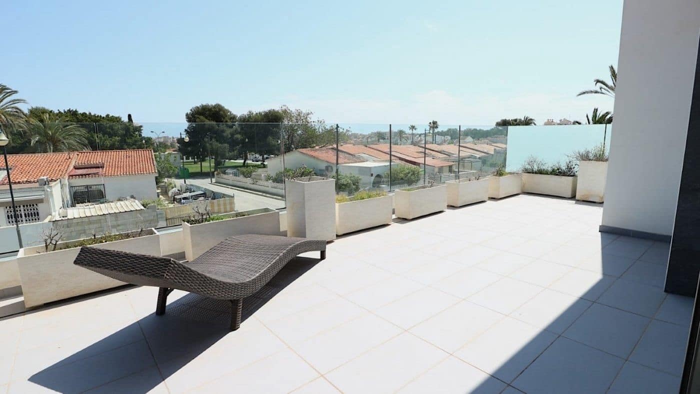 3 soveværelse Villa til salg i Torrevieja med swimmingpool garage - € 679.000 (Ref: 9306926)