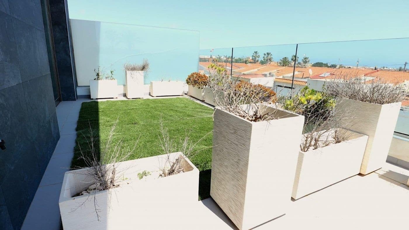 3 soveværelse Villa til salg i Torrevieja med swimmingpool garage - € 679.000 (Ref: 9306926)