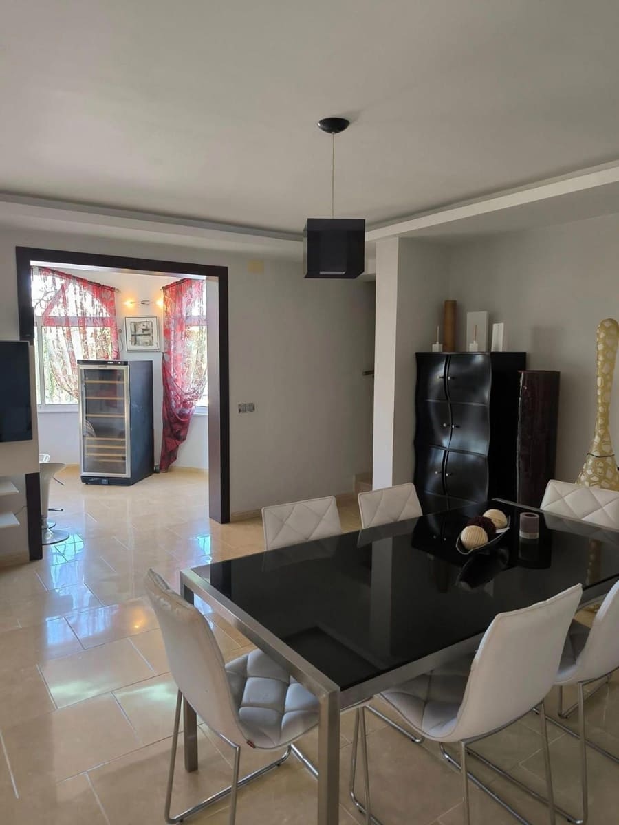 4 chambre Villa/Maison à vendre à Torrevieja avec piscine garage - 550 000 € (Ref: 9306929)