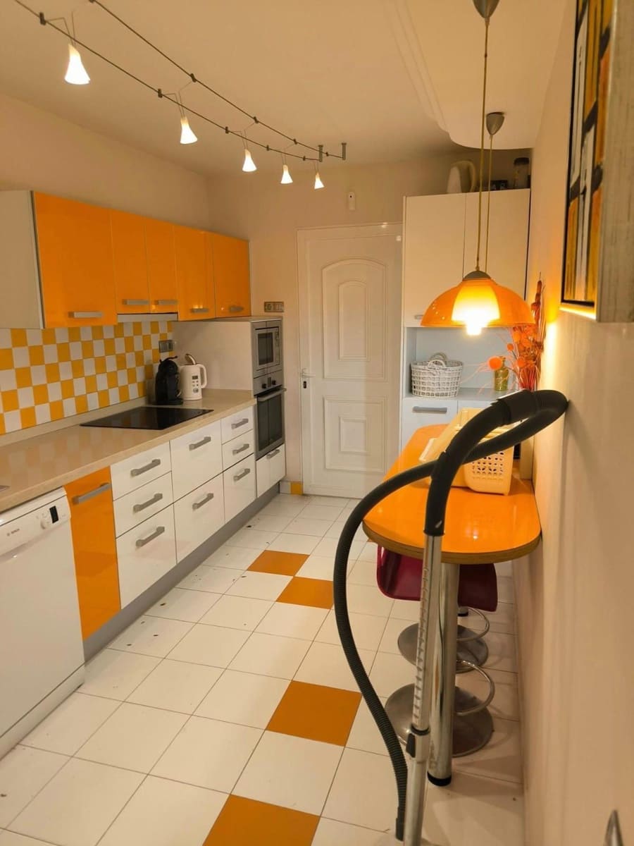 4 chambre Villa/Maison à vendre à Torrevieja avec piscine garage - 550 000 € (Ref: 9306929)