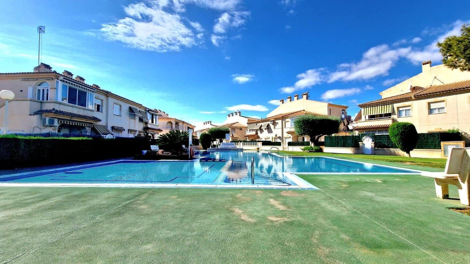 2 soveværelse Villa til salg i Torrevieja med swimmingpool garage - € 153.990 (Ref: 9307219)