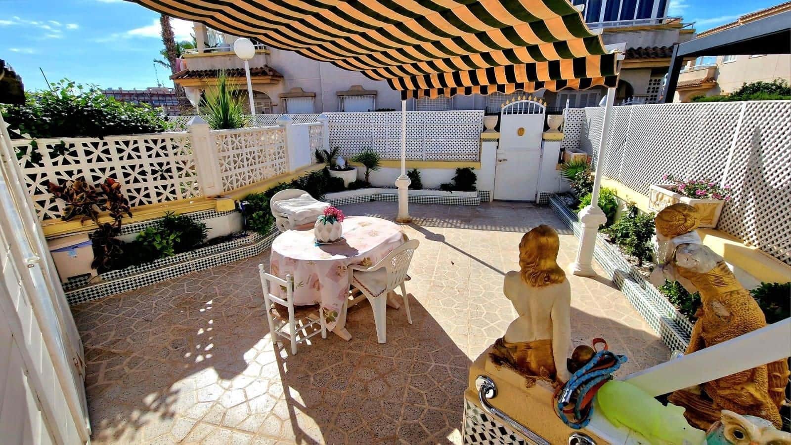 2 soveværelse Villa til salg i Torrevieja med swimmingpool garage - € 153.990 (Ref: 9307219)