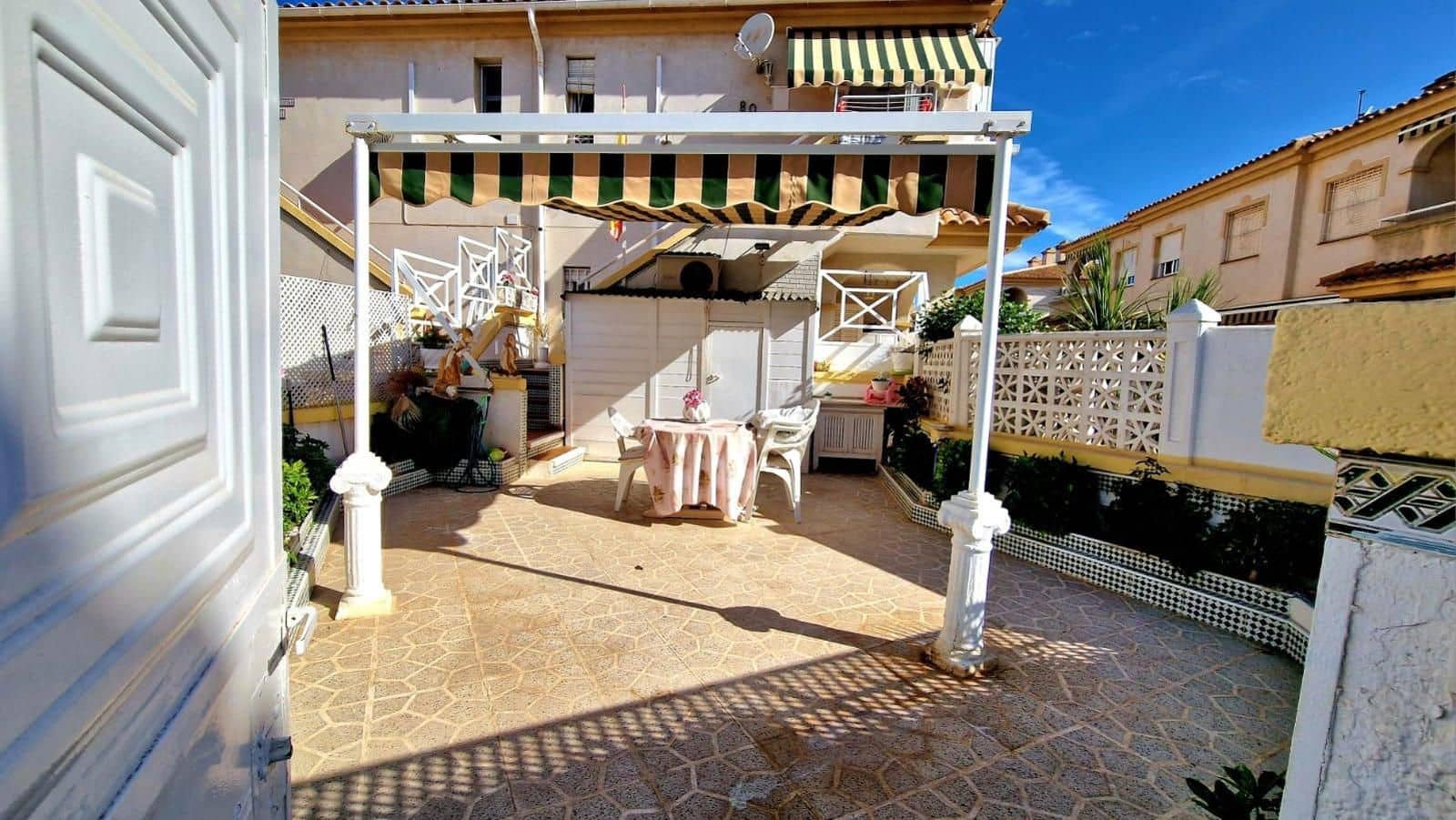 2 soveværelse Villa til salg i Torrevieja med swimmingpool garage - € 153.990 (Ref: 9307219)