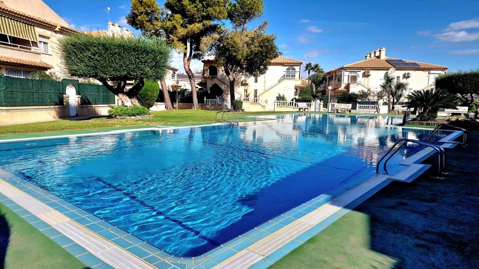 2 soveværelse Villa til salg i Torrevieja med swimmingpool garage - € 153.990 (Ref: 9307219)