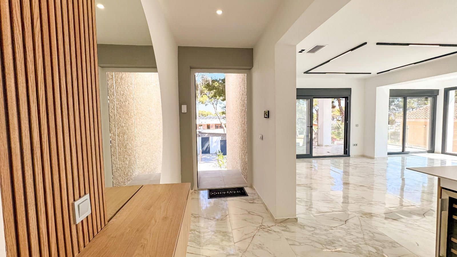 Villa for sale in Los Balcones with pool garage - € 990,000 (Ref: 9397799)