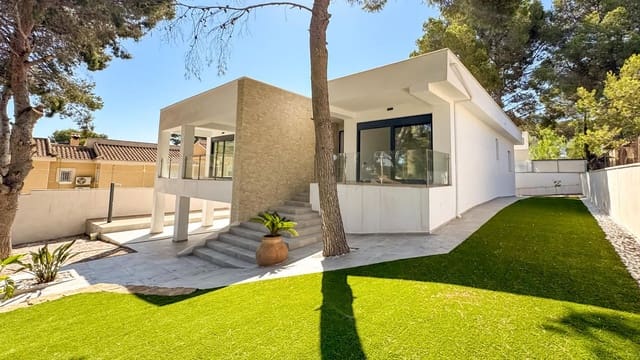 Villa zu verkaufen in Los Balcones mit Pool Garage - 990.000 € (Ref: 9397799)