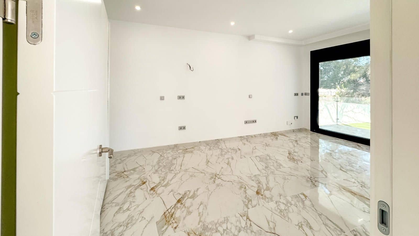 Villa for sale in Los Balcones with pool garage - € 990,000 (Ref: 9397799)