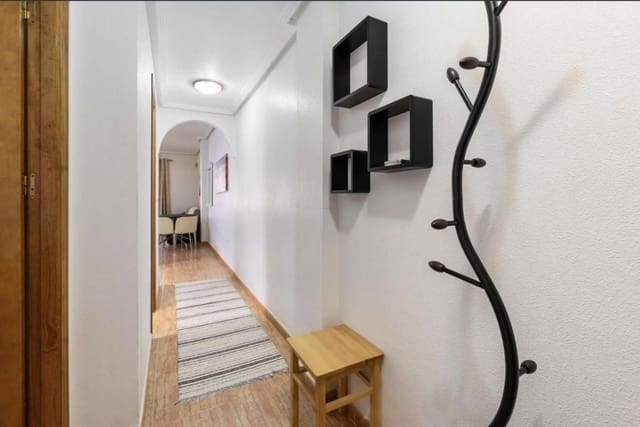 2 slaapkamer Flat te koop in Playa Flamenca, Orihuela met zwembad - € 146.000 (Ref: 9401837)