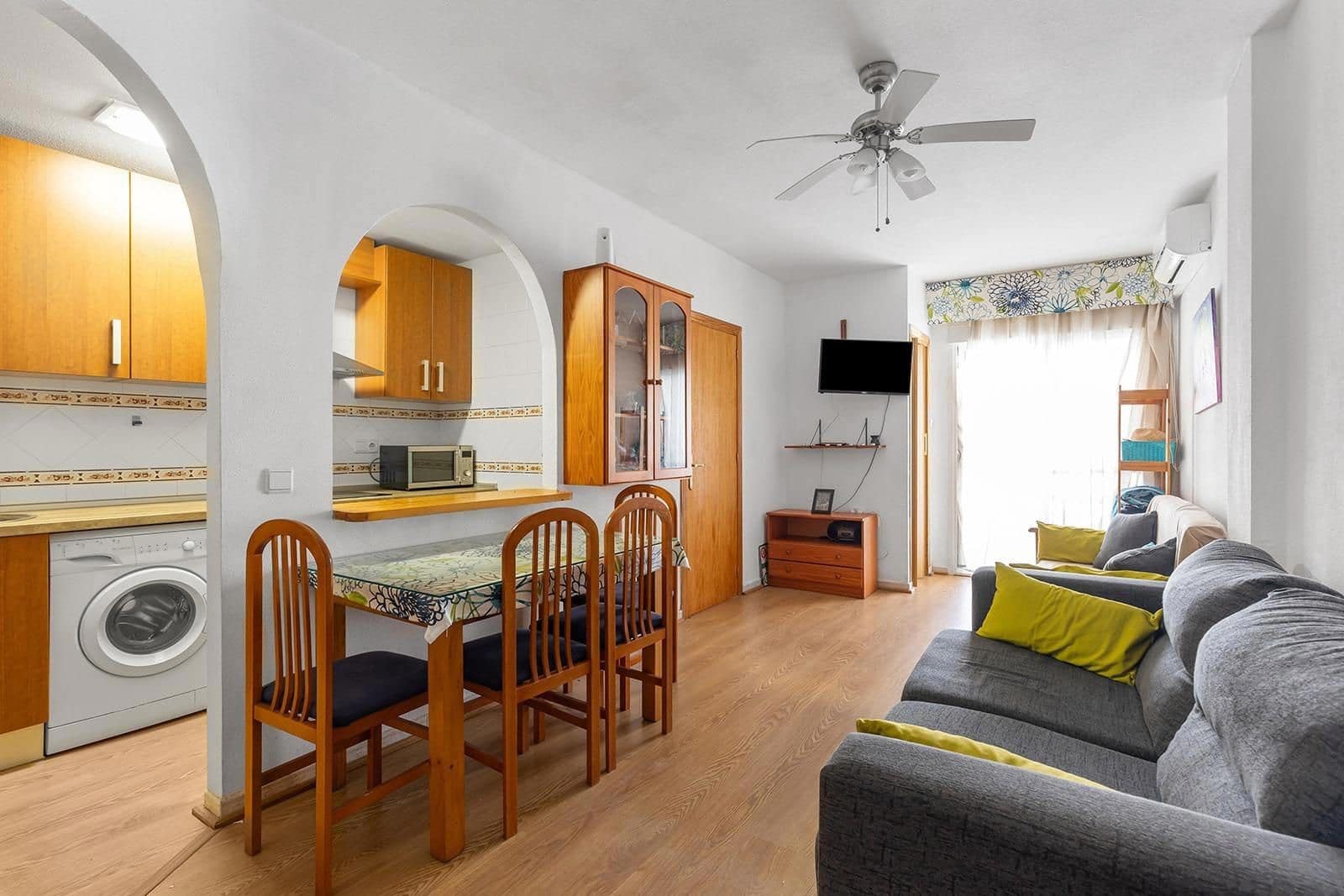 1 bedroom Flat for sale in Torrevieja with pool - € 116,000 (Ref: 9401840)