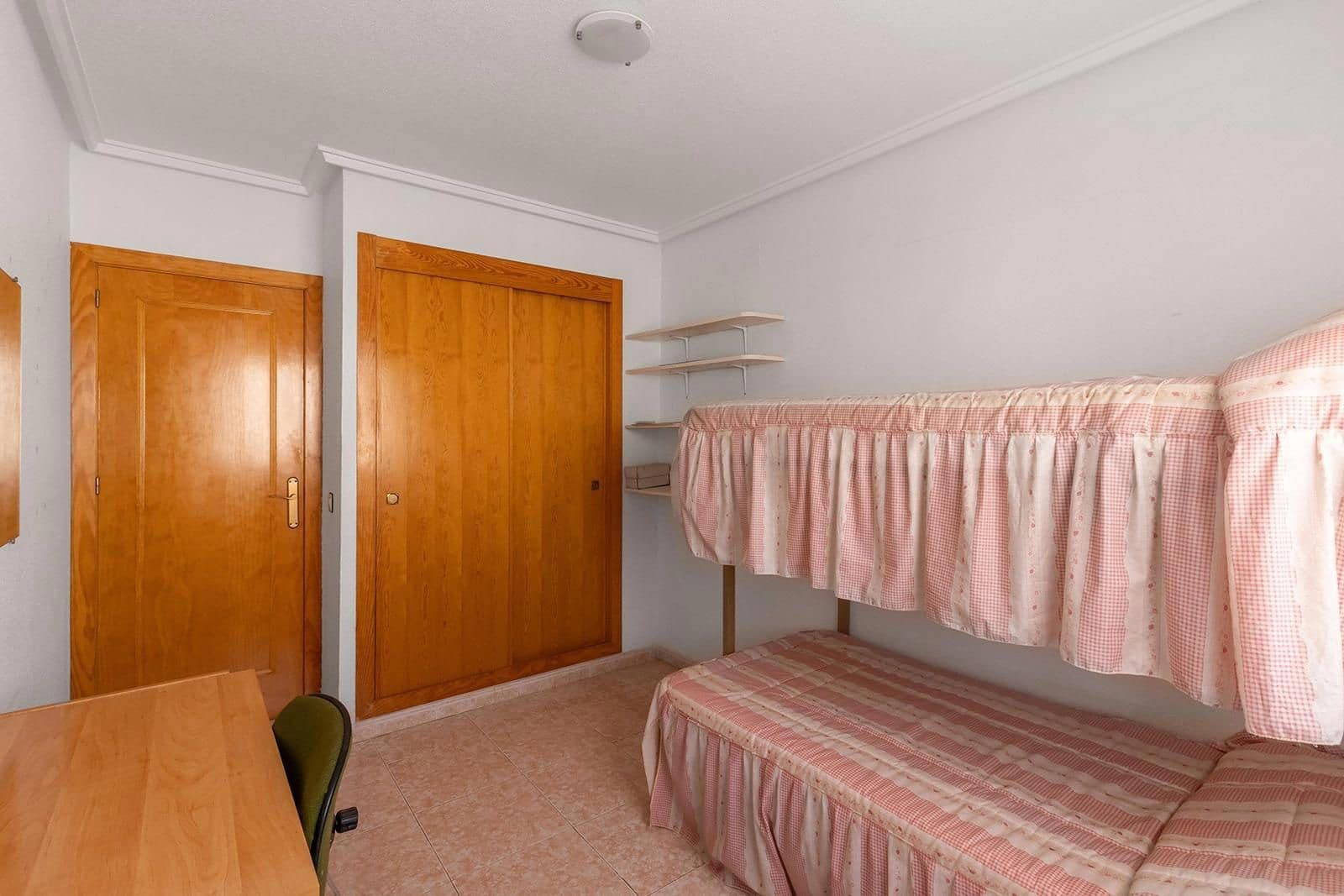 2 Zimmer Villa zu verkaufen in Torrevieja mit Pool Garage - 130.000 € (Ref: 9401843)