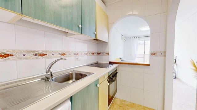 2 slaapkamer Penthouse te koop in Centro - Muelle Pesquero, Torrevieja met zwembad - € 138.900 (Ref: 9401852)