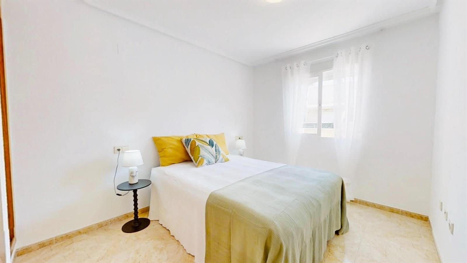 2 slaapkamer Penthouse te koop in Torrevieja met zwembad - € 138.900 (Ref: 9401852)