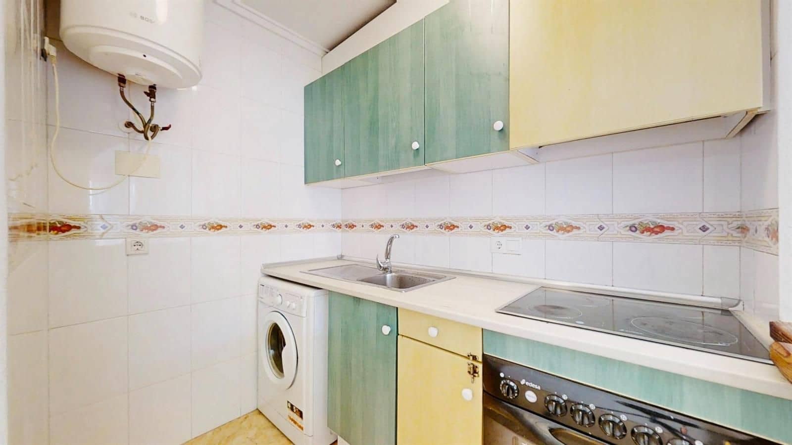 2 slaapkamer Penthouse te koop in Torrevieja met zwembad - € 138.900 (Ref: 9401852)