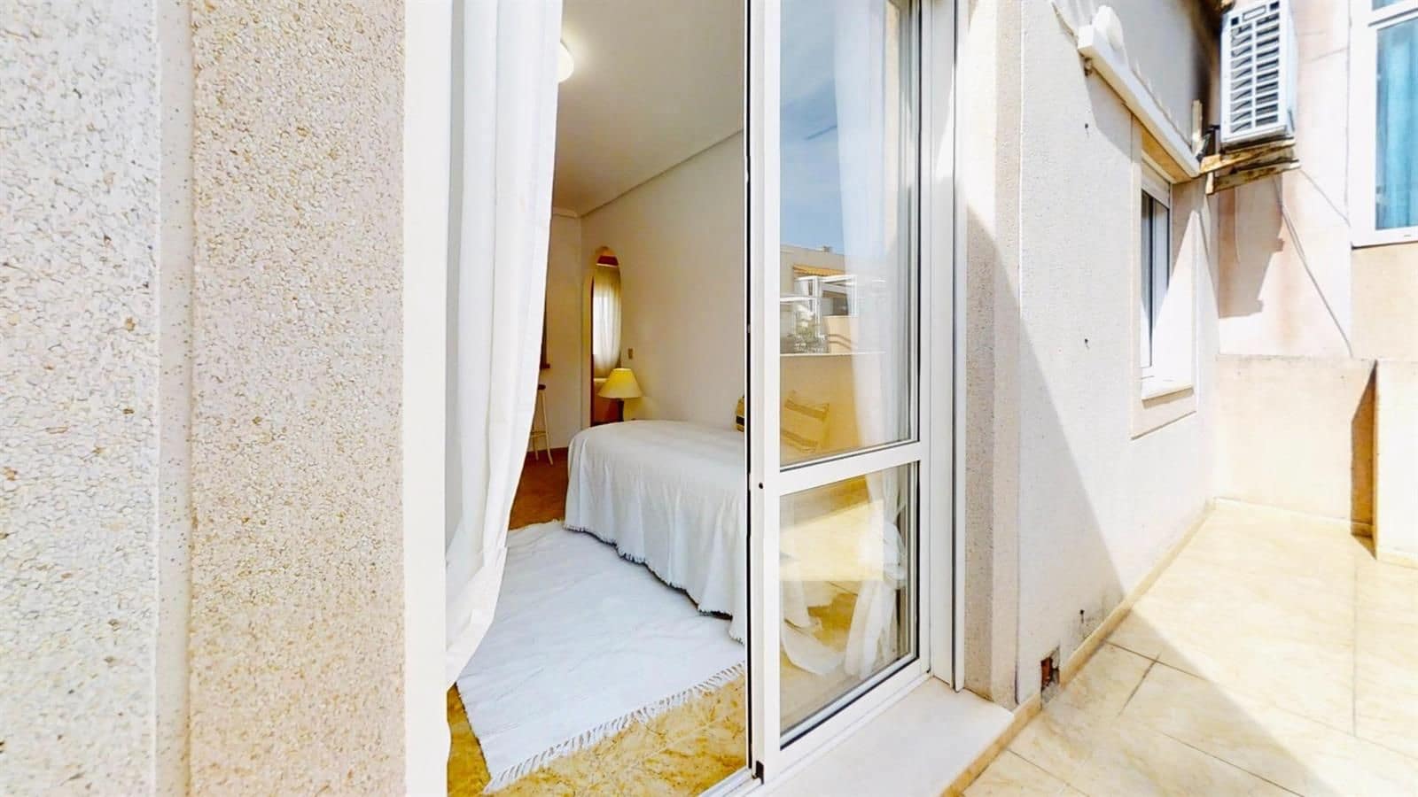 2 slaapkamer Penthouse te koop in Torrevieja met zwembad - € 138.900 (Ref: 9401852)