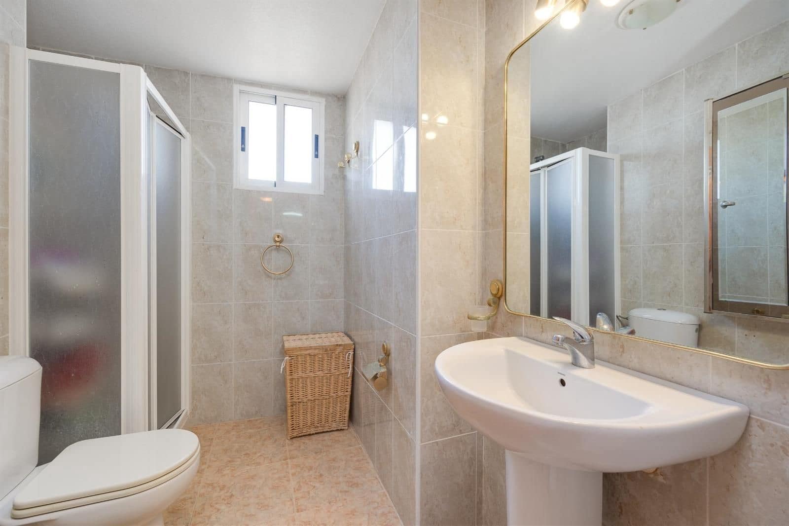 3 sovrum Lägenhet till salu i La Veleta med pool garage - 194 900 € (Ref: 9401856)