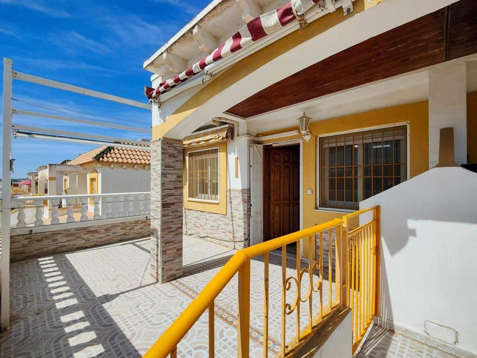 3 soveværelse Villa til salg i Torrevieja med swimmingpool - € 159.900 (Ref: 9401859)