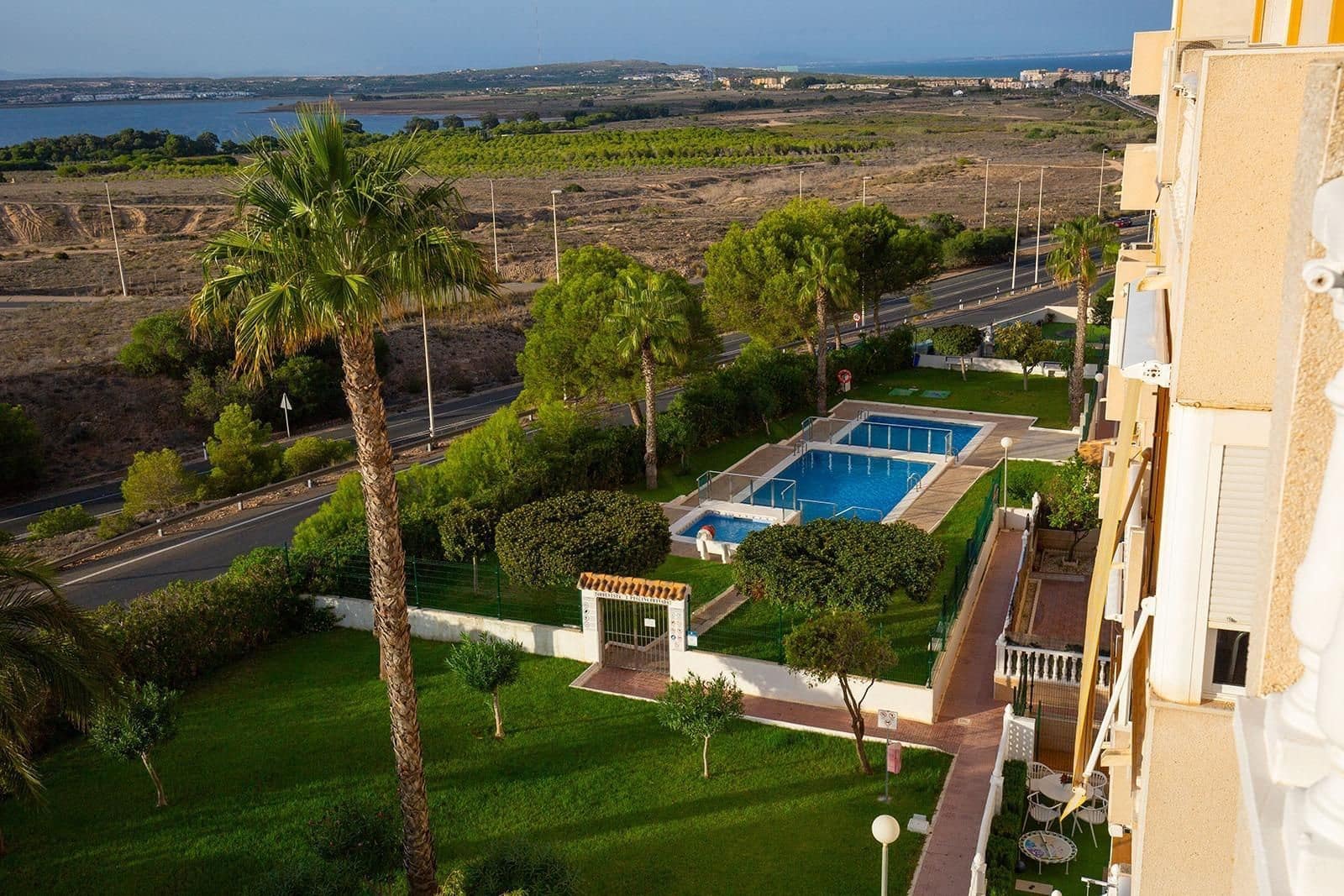 2 makuuhuone Asunto myytävänä paikassa Torrevieja mukana uima-altaan - 138 000 € (Ref: 9401873)