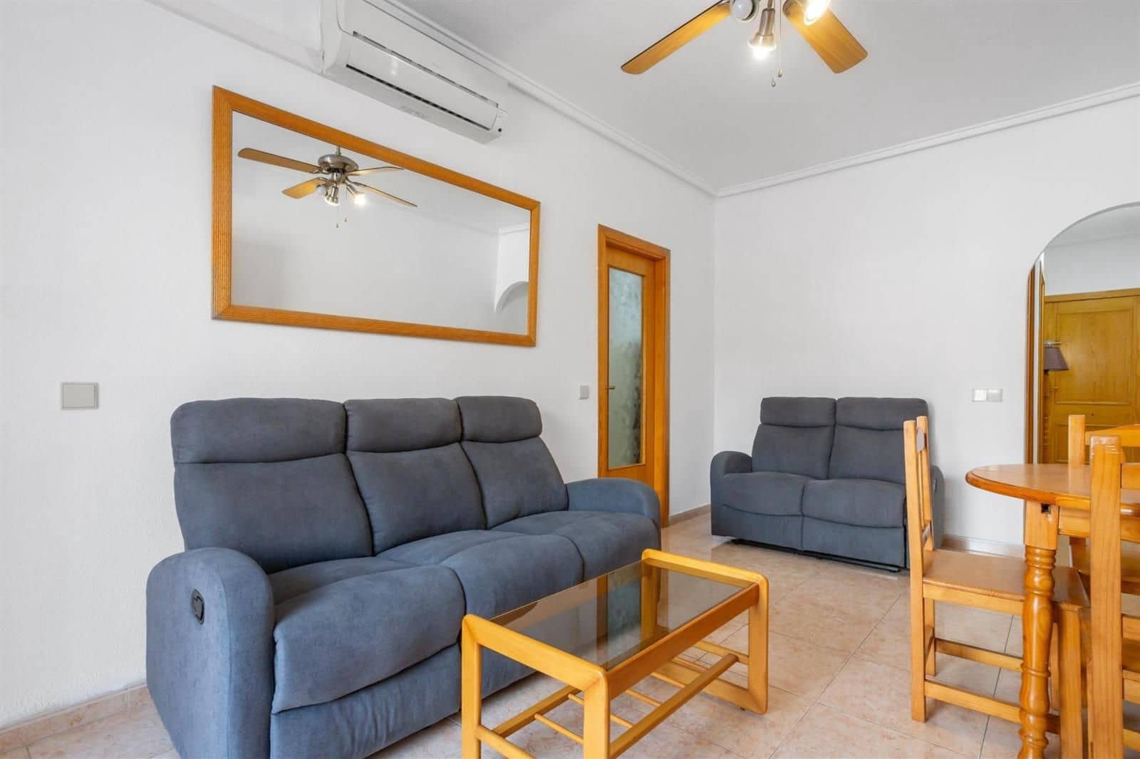 Piso de 2 habitaciones en Torrevieja en venta con piscina - 117.260 € (Ref: 9401876)