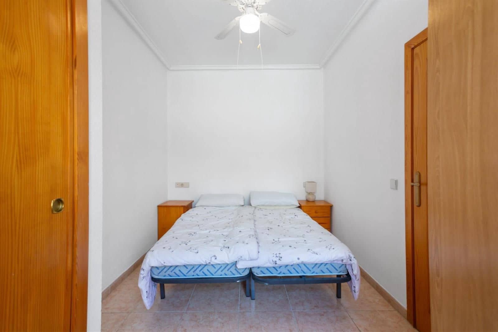 Piso de 2 habitaciones en Torrevieja en venta con piscina - 117.260 € (Ref: 9401876)