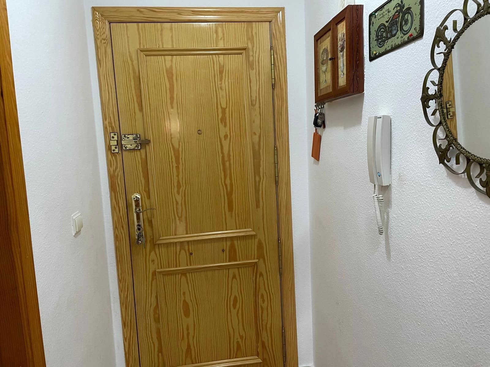 Piso de 2 habitaciones en Torrevieja en venta con piscina garaje - 140.000 € (Ref: 9401880)