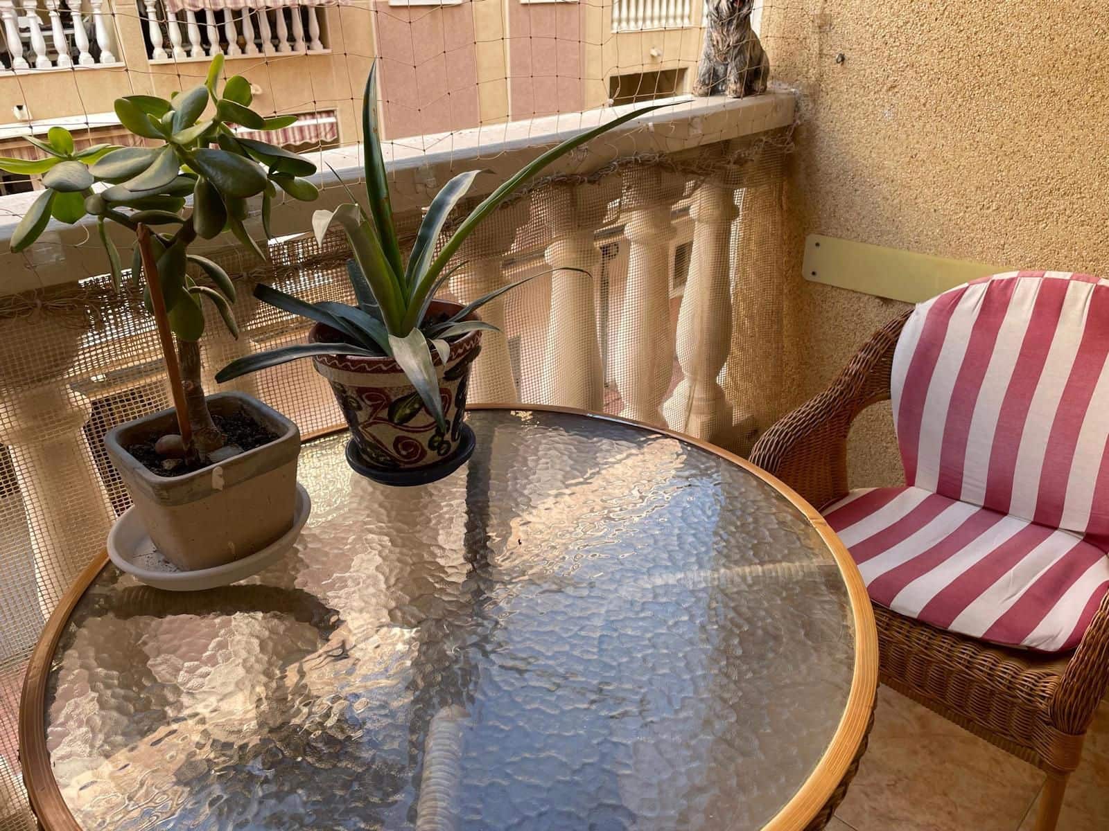 Piso de 2 habitaciones en Torrevieja en venta con piscina garaje - 140.000 € (Ref: 9401880)