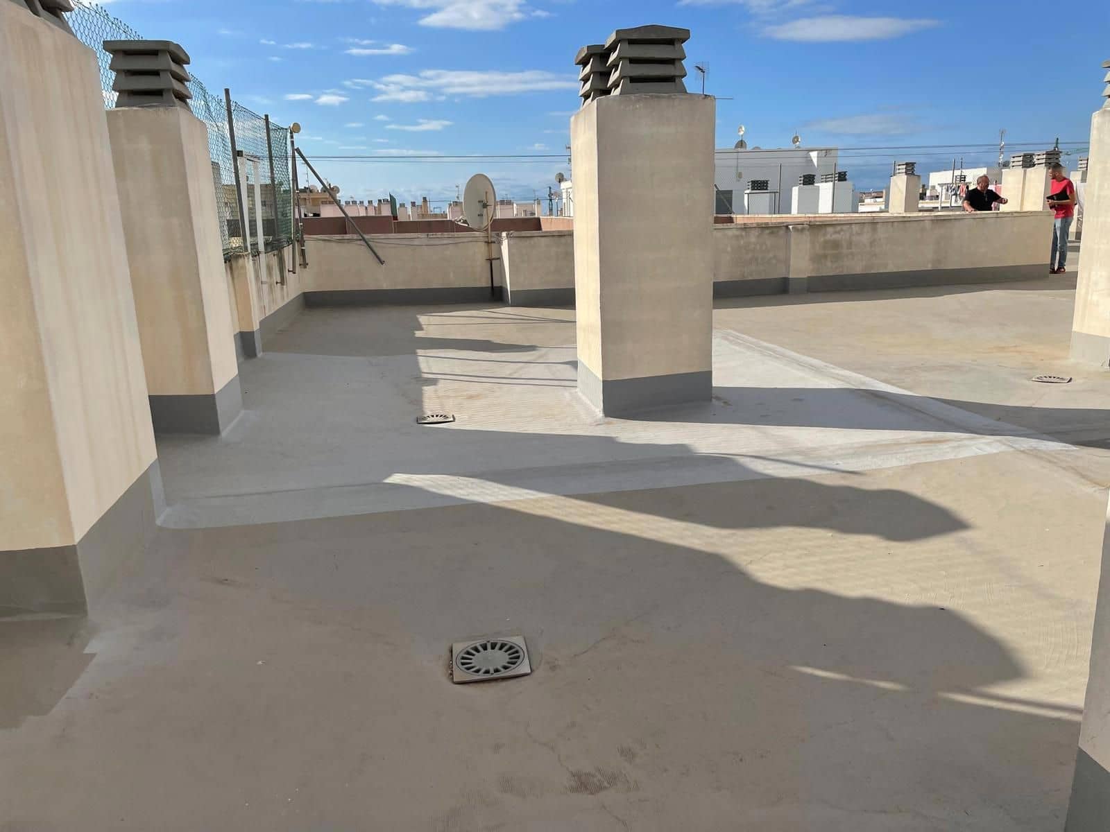 Piso de 2 habitaciones en Torrevieja en venta con piscina garaje - 140.000 € (Ref: 9401880)