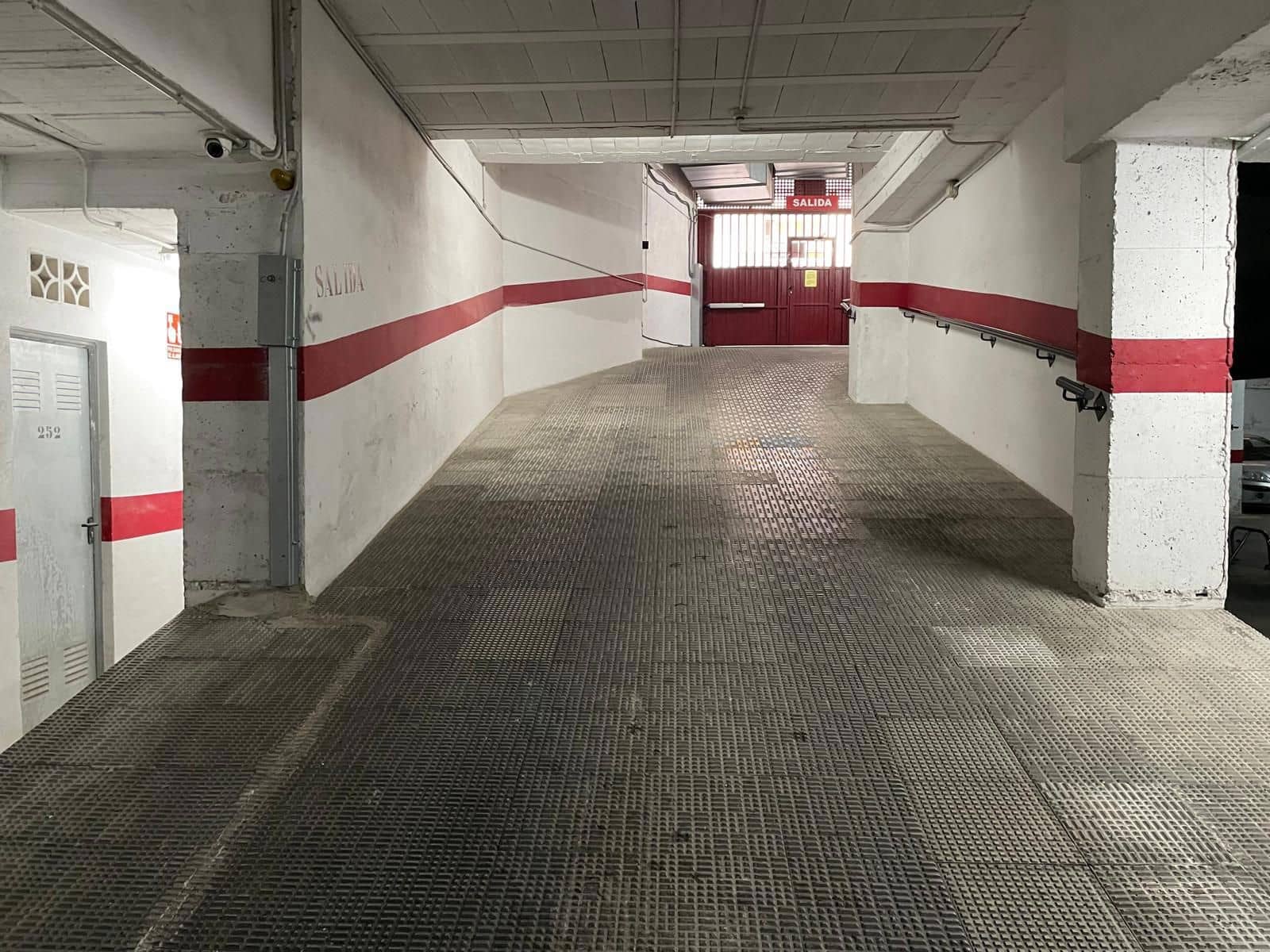 Piso de 2 habitaciones en Torrevieja en venta con piscina garaje - 140.000 € (Ref: 9401880)