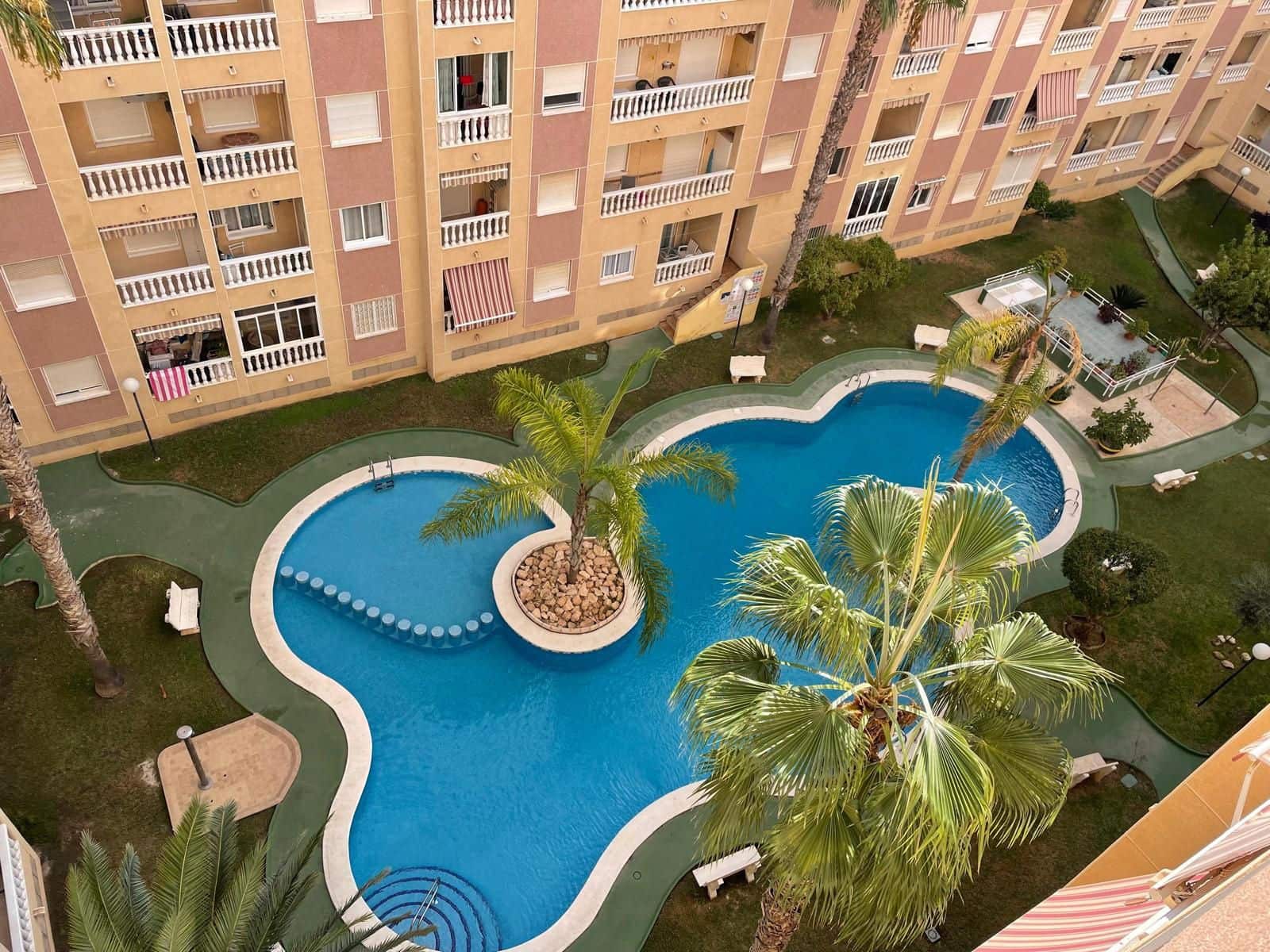 Piso de 2 habitaciones en Torrevieja en venta con piscina garaje - 140.000 € (Ref: 9401880)