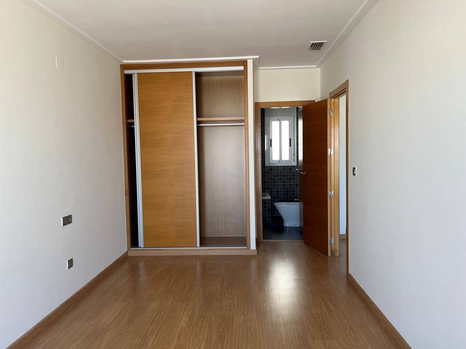 3 makuuhuone Asunto myytävänä paikassa Almoradi mukana 
autotalli - 160 000 € (Ref: 9401885)