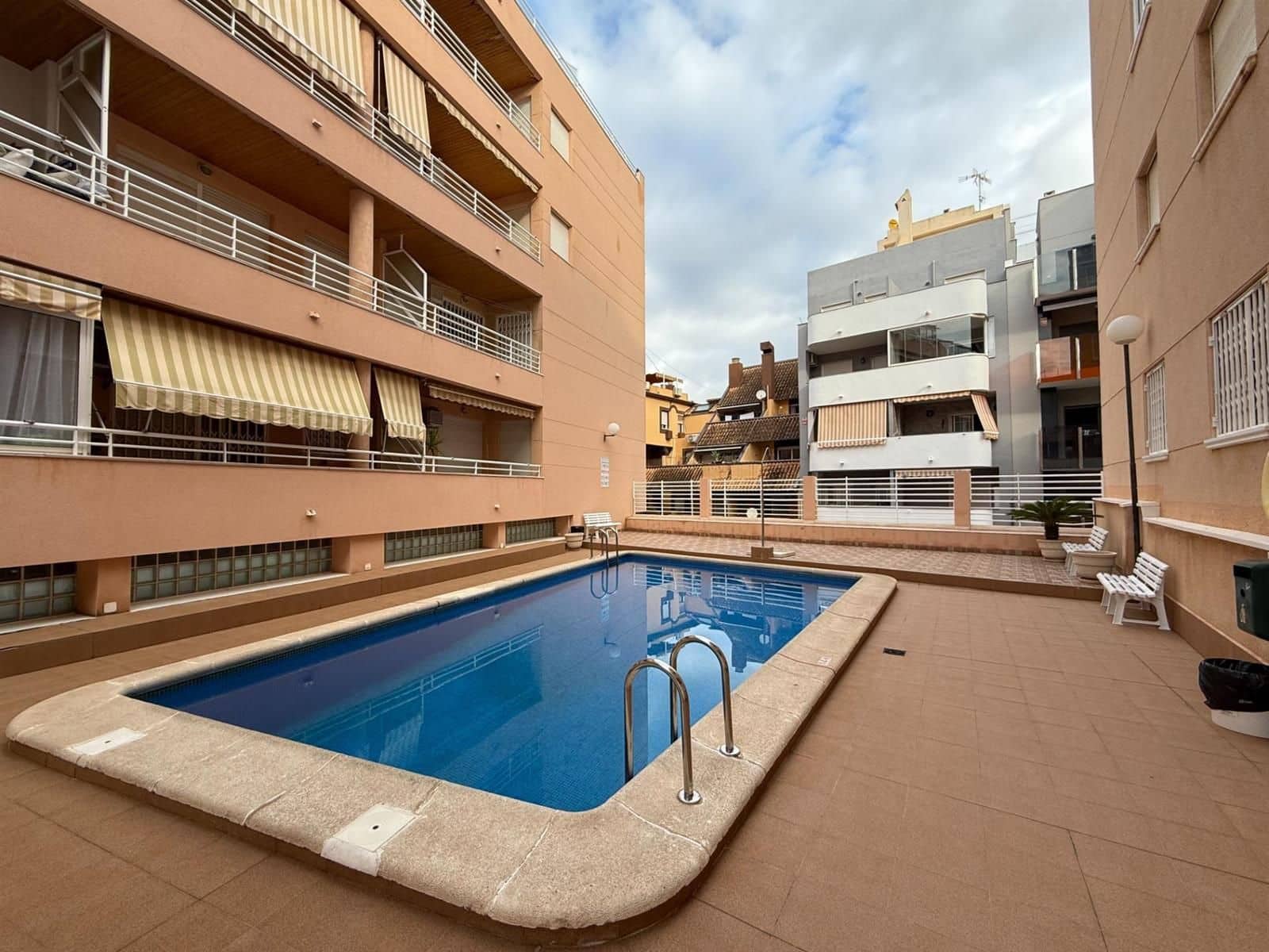 2 quarto Apartamento para venda em Torrevieja com piscina - 149 000 € (Ref: 9401892)