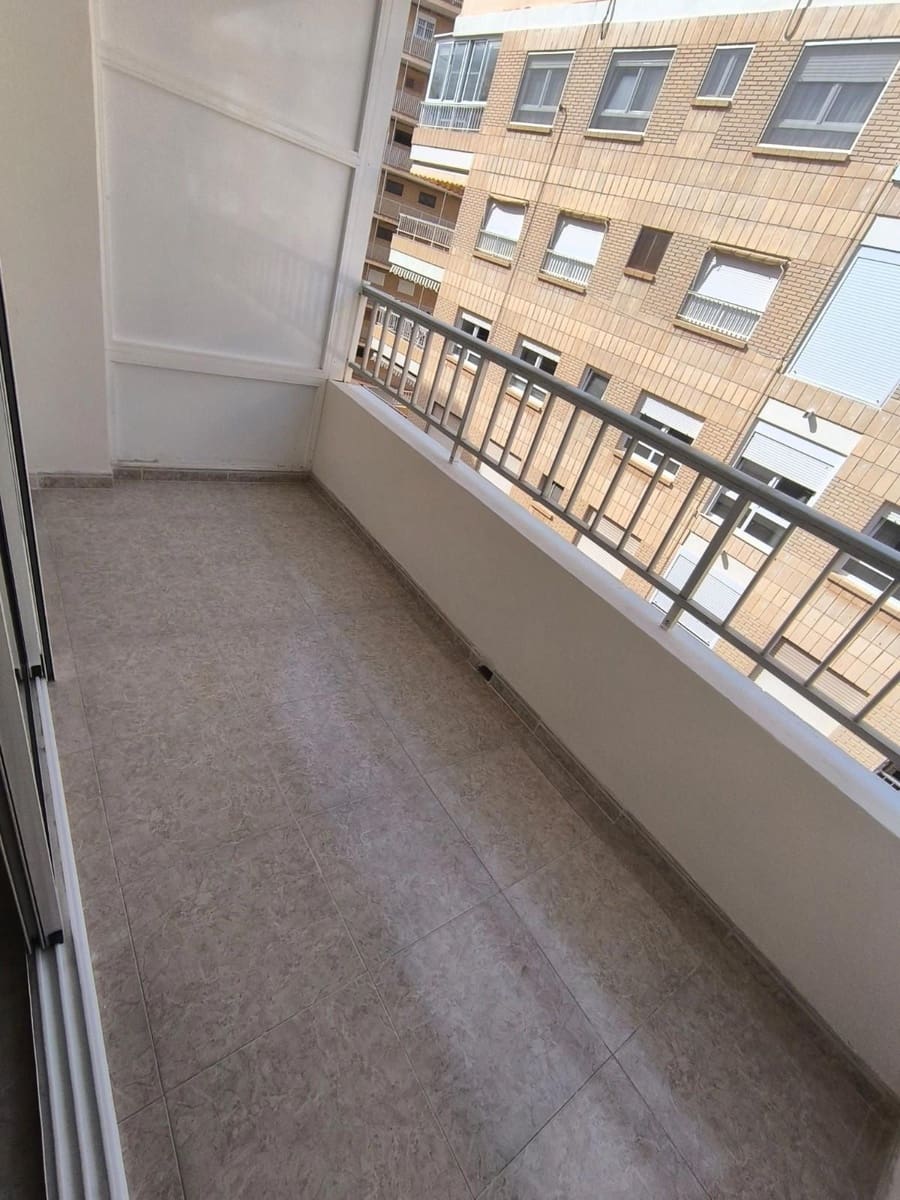 3 quarto Apartamento para venda em Torrevieja - 180 000 € (Ref: 9401896)