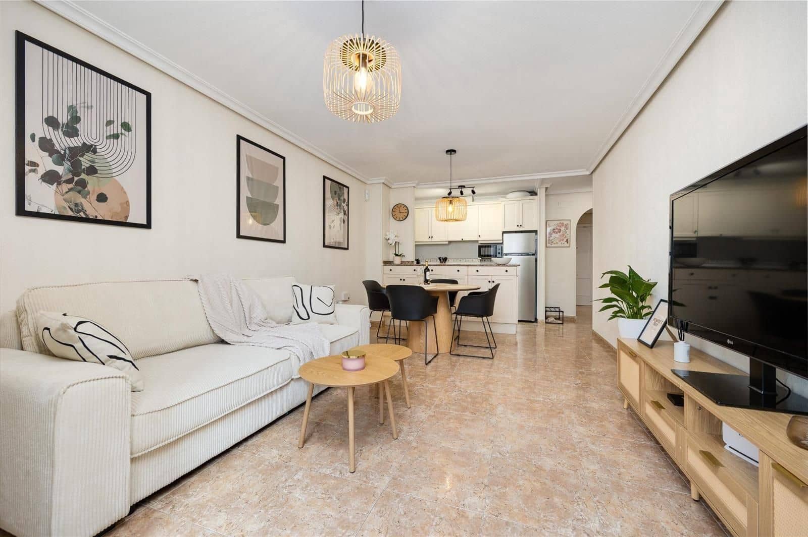 Piso de 1 habitación en Torrevieja en venta con piscina - 138.000 € (Ref: 9401906)