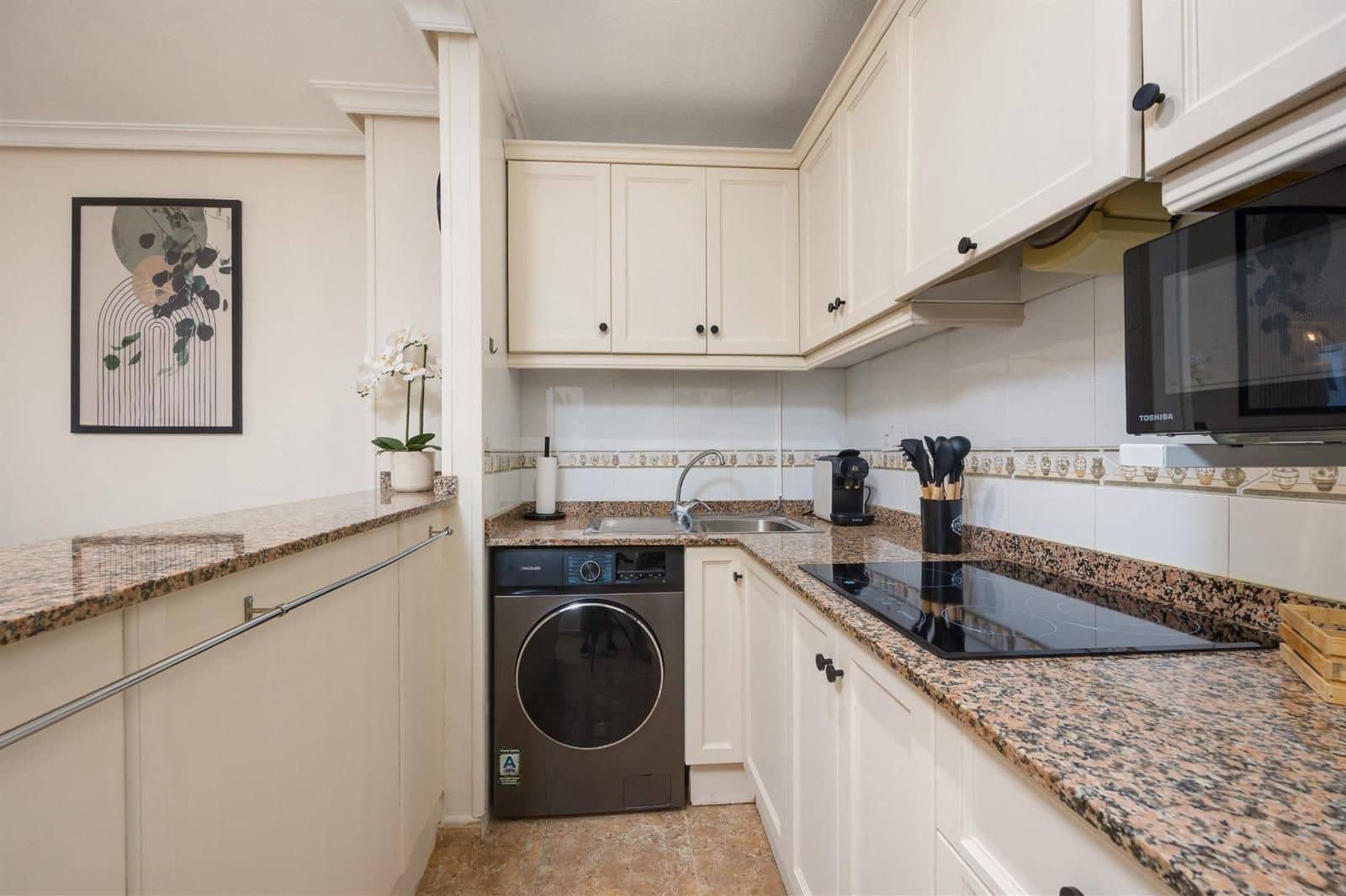 Piso de 1 habitación en Torrevieja en venta con piscina - 138.000 € (Ref: 9401906)