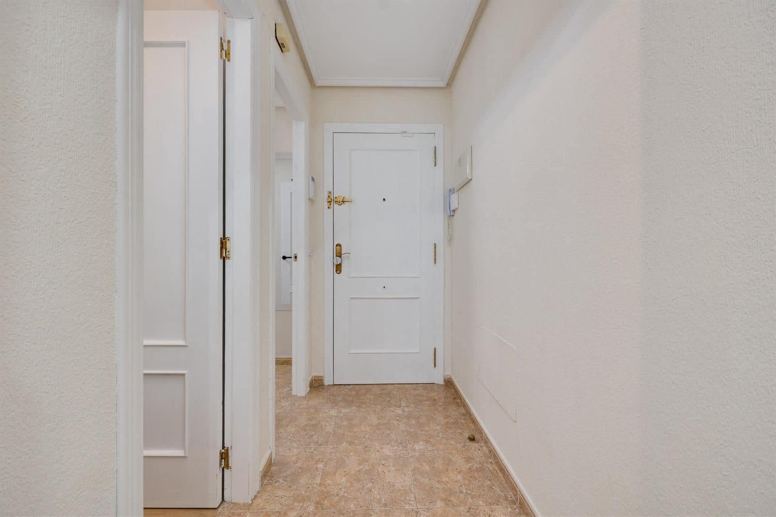 Piso de 1 habitación en Torrevieja en venta con piscina - 138.000 € (Ref: 9401906)