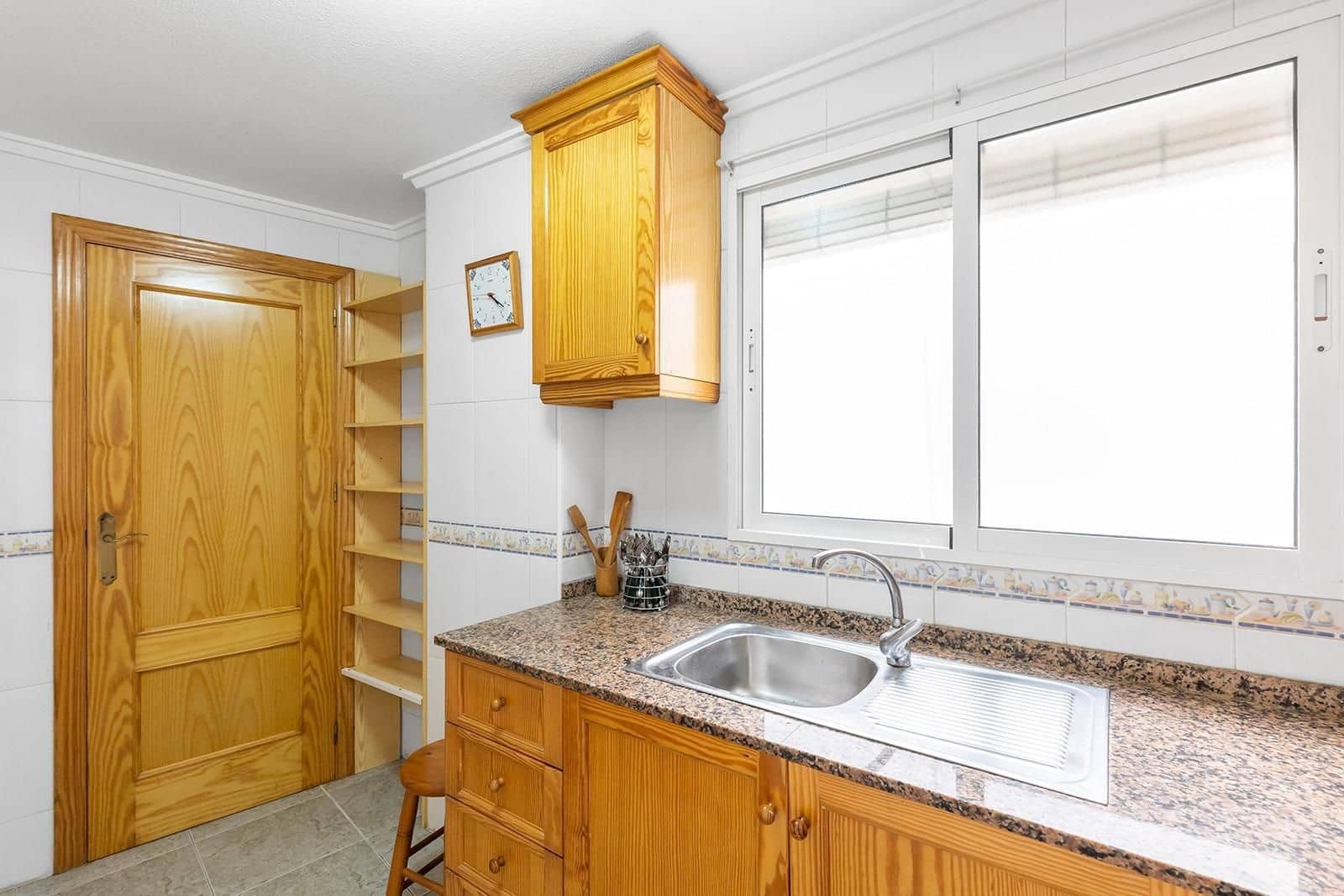 2 Zimmer Wohnung zu verkaufen in Torrevieja mit Pool Garage - 170.000 € (Ref: 9401907)