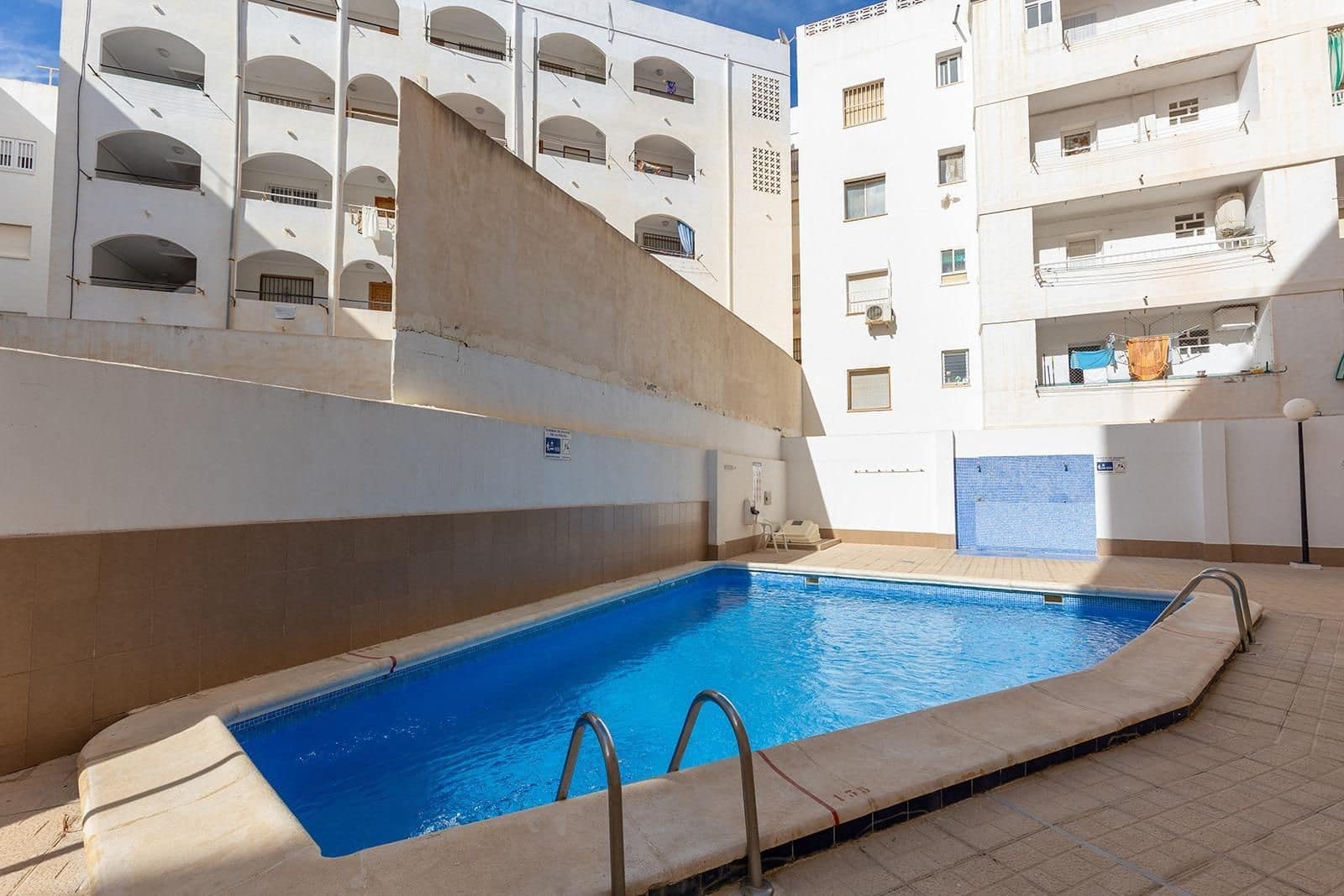2 Zimmer Wohnung zu verkaufen in Torrevieja mit Pool Garage - 170.000 € (Ref: 9401907)