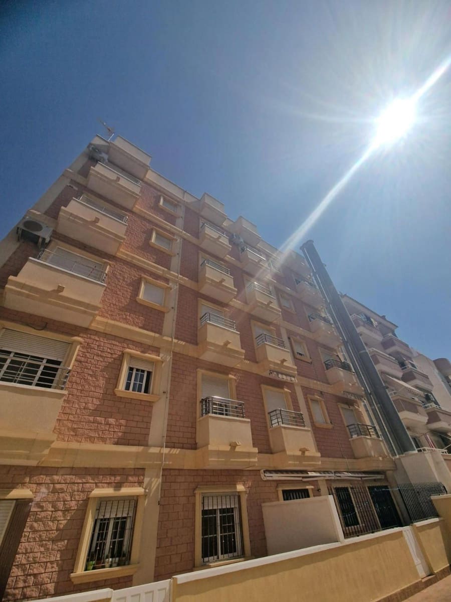 2 Zimmer Wohnung zu verkaufen in Torrevieja mit Pool - 159.900 € (Ref: 9401908)