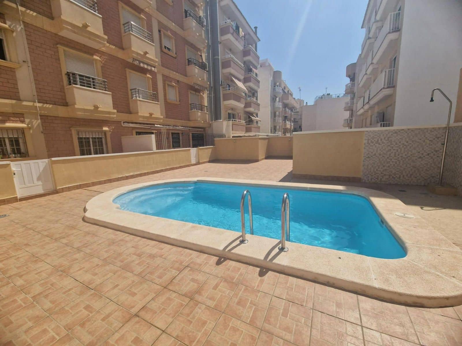 2 Zimmer Wohnung zu verkaufen in Torrevieja mit Pool - 159.900 € (Ref: 9401908)