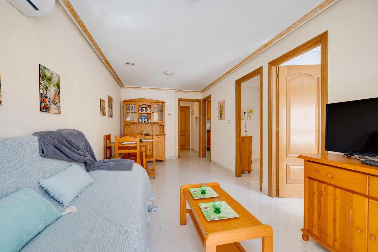 Piso de 2 habitaciones en Torrevieja en venta - 131.000 € (Ref: 9401917)