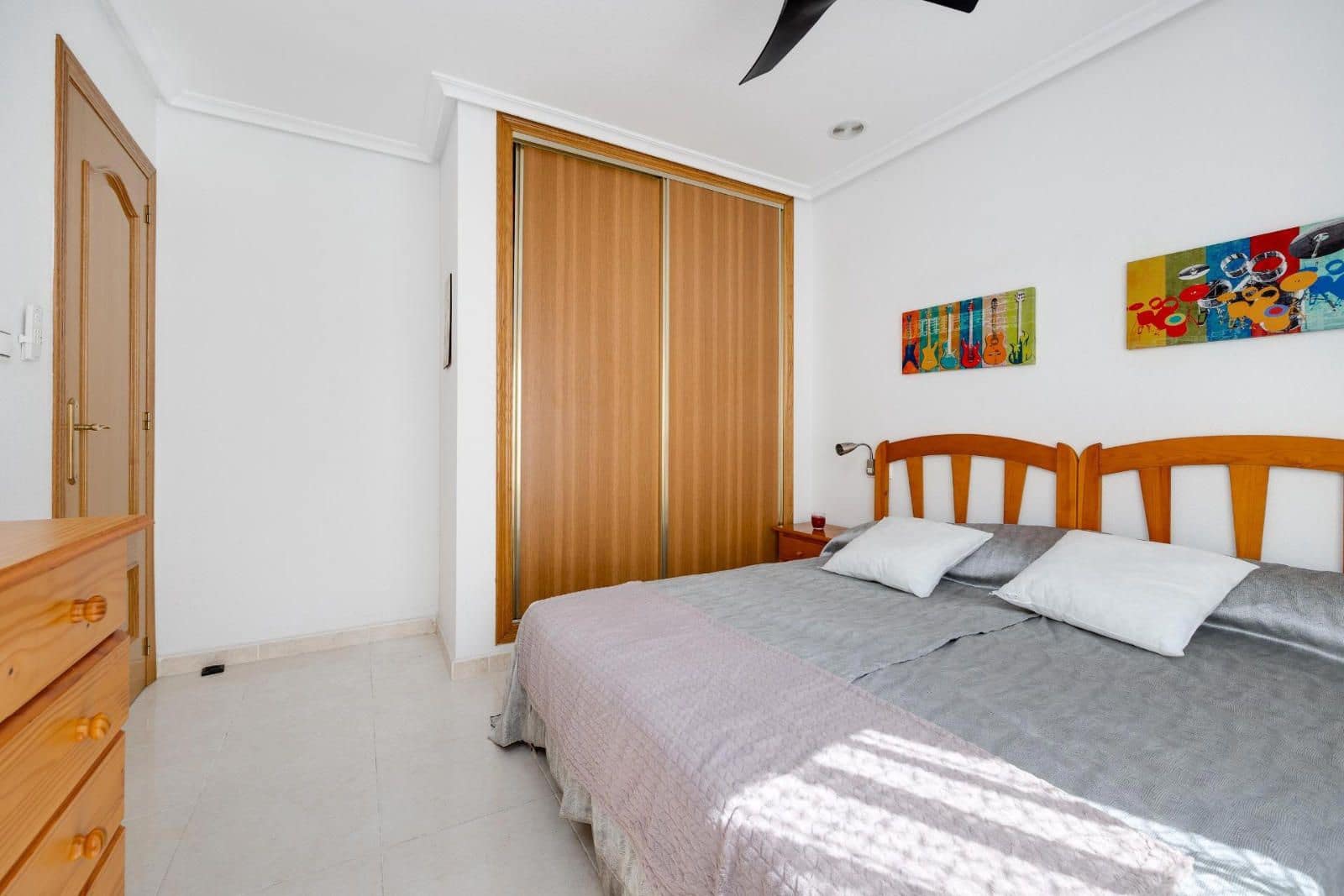 Piso de 2 habitaciones en Torrevieja en venta - 131.000 € (Ref: 9401917)