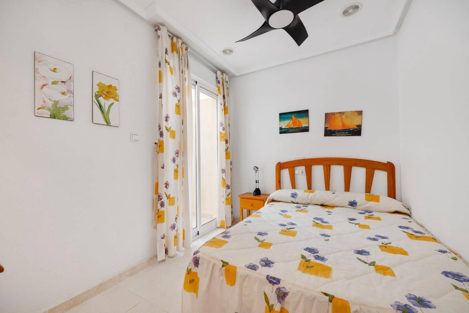 Piso de 2 habitaciones en Torrevieja en venta - 131.000 € (Ref: 9401917)