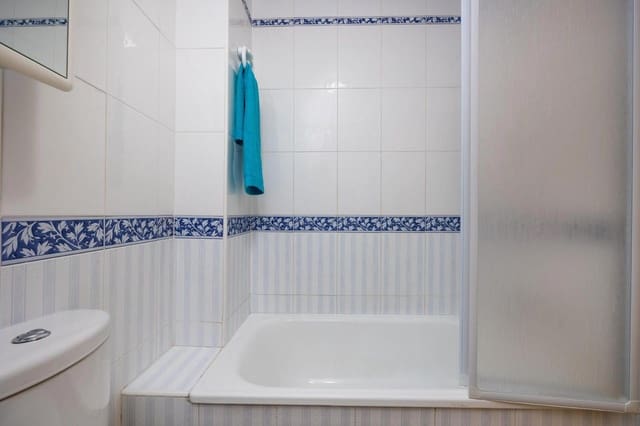 Piso de 2 habitaciones en Avenida Habaneras - Curva de Palangre, Torrevieja en venta - 131.000 € (Ref: 9401917)