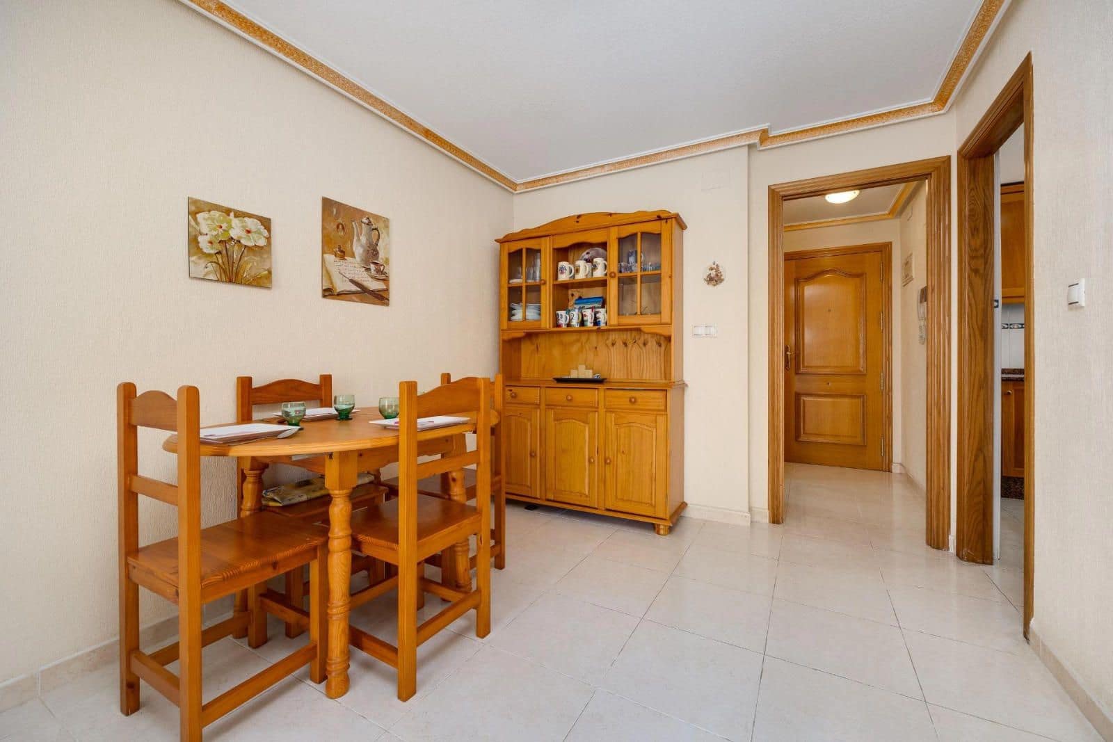 Piso de 2 habitaciones en Torrevieja en venta - 131.000 € (Ref: 9401917)