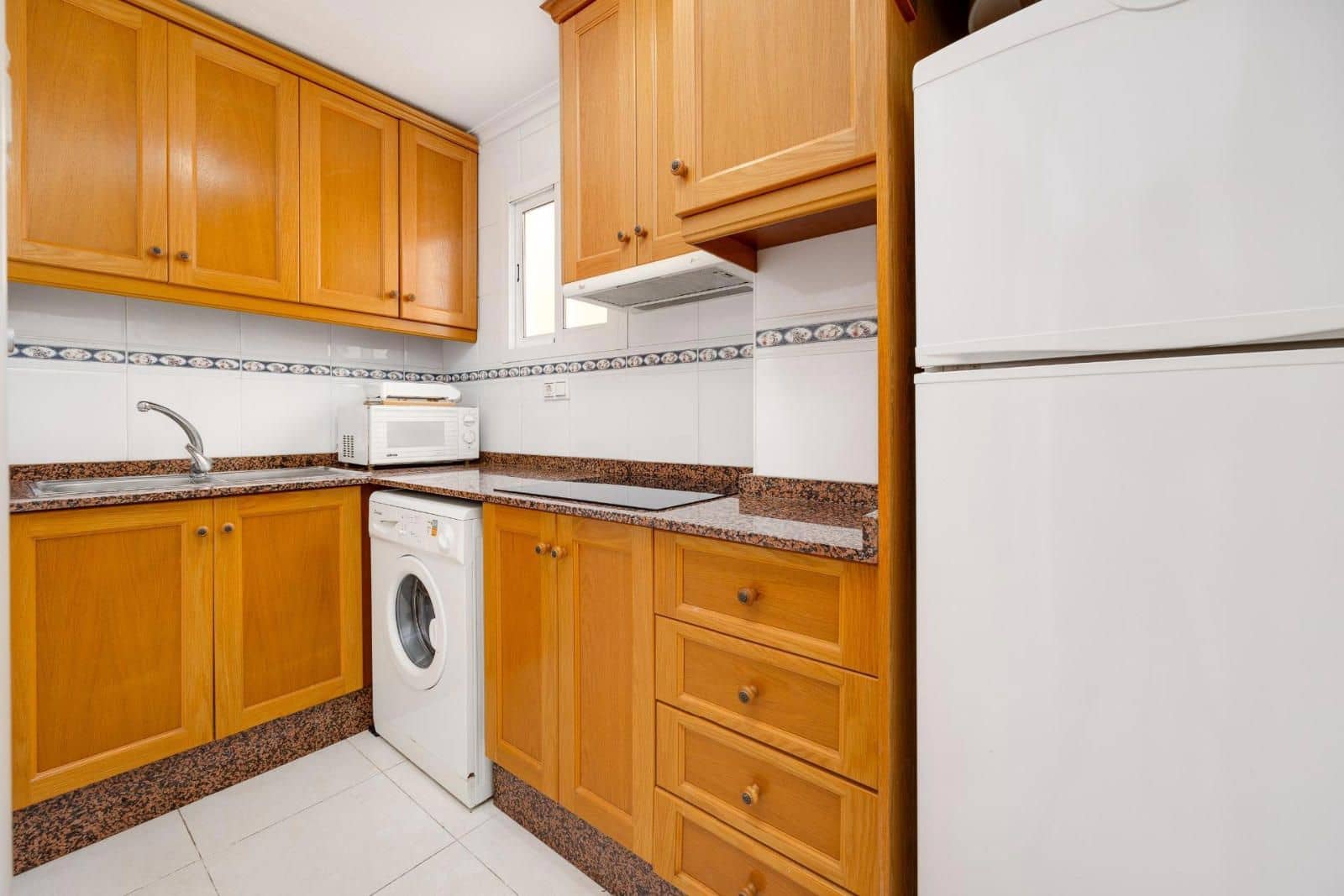 Piso de 2 habitaciones en Torrevieja en venta - 131.000 € (Ref: 9401917)